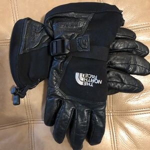 Unisex gloves by The North Face